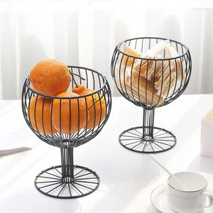 Set di stoviglie Cesto portaoggetti in ferro all'ingrosso Nordic Geometric Hollow Container Forma di vetro Decorazione Vassoio per biscotti snack Frutta 1 pz