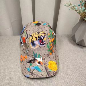 2022 DESIGNE HAT MEN BALL CAPS Fashion Black and White Baseball Cap Woman Hats R￤tt brev Broderi Ce Korean Outdoor Sport Sunshade Duck Tongue 66