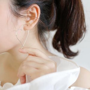 Ryggar ￶rh￤ngen 925 Sterling Silver Fashion Ear Clip Kvinnor Personlighet enkel vind ih￥lig stor hj￤rtformad g￥va br￶llop fina smycken