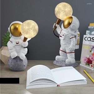 Lampade da tavolo Modern Creative Astronaut Decorazione Lampada Nordic Moon Planet Layout Camera da letto Cartoon Camera dei bambini Comodino