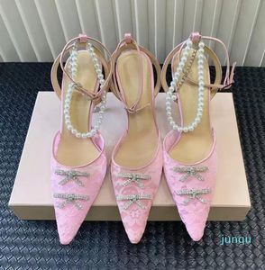 2022 Rhinestone Crystal-embellished Pumpar skor Sandaler klänning sko fabrikskoskor dubbel båge vit spets spole klackar rosa aftonpärla ankel remsandal