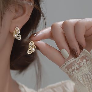 Eenvoudige persoonlijkheid Golden Fashion Stud Butterfly Pearl Diamond oorbellen vrouwen