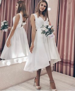 Abito da sposa corto semplice con fiocco sul retro Elegante scollo a V Canotta senza maniche Abito da sposa Robe De Mariee Affascinante spiaggia economica civile