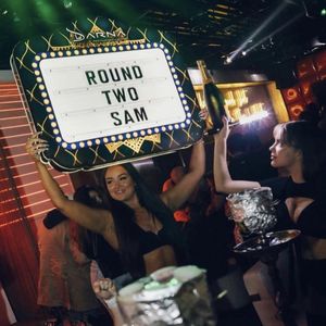 Maßgeschneiderte wiederaufladbare LED-beleuchtete Anzeige, VIP-Festzelt, Message Board, Willkommens-Neonschild für Veranstaltungen, Party, Lounge, Bar, Nachtclub