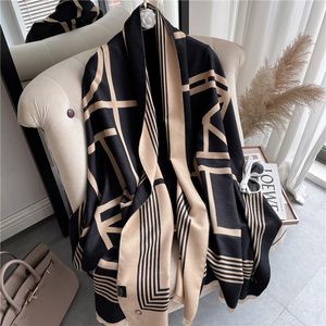 スカーフラグジュアリーブランド女性のためのカシミアスカーフファッション温かい冬の毛布厚いショールラップバンダナ女性パシュミナブファンダポンチョ221105