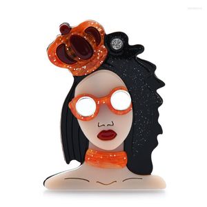 Broszki Wulibaby Acryl Wear Lady for Women Cool Glass Black Curly Hair Girl Figur Brooch Pins Prezenty