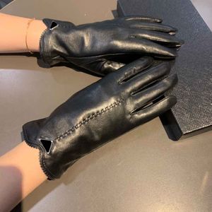 Stylish Triangle Logo Leather Gloves Wave Lace Gloves High End Plus Velvet Mittens Winter Touch Screen Gloves With Box