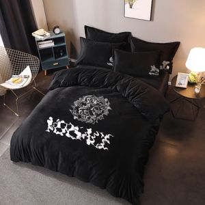 Luxury Designer Pillowcase bedding Letter comforters sets Print Fashion wool warm suit 4pcs set queen size home bedding textiles