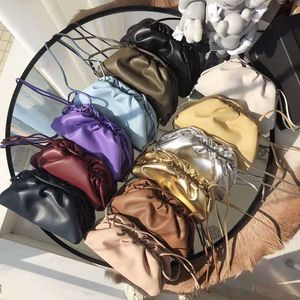 Genuine Leather Clutch Bags Cloud Bag Soft Wrinkled Dumplings Messenger Luxury Handbags Women Designer Clutches Single Shoulder V mini pouch 001