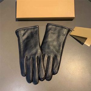 Fashion Women Sheepskin Gloves Warm Plush Lining Mittens Autumn Winter Designer Gloves Plus Velvet Glove With Box