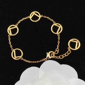 Moda Womens Designer Bracelete de ouro 18K Cadeia de jóias de luxo pendente Links Mulher Carta Love Bracelets Charm Bangle Party Wedding Gift Pulseira