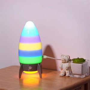 Nachtlichten RGB Warm kleur Rocket Light USB aangedreven bewegingssensor Spaceship Desk Decoratie Bedide Lamp Holiday Gifts For Kids
