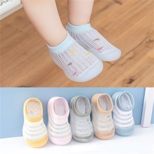 Ilk Yürüteçler Yaz Çocuk Rahat Ayakkabılar Bebek Kız Erkek ayakkabı doğan Örgü Kaymaz Çorap Yürüyor Bebek Tasarımcı Sneakers 221107