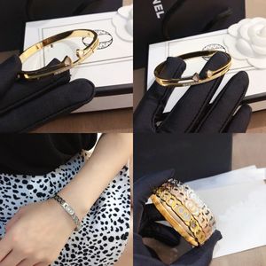 Classic High grade Bracelet Luxury Jewelry Bangle Fashion Style Design Popular International Brands Selected Quality Family Gift Romantic Couple Friends Party