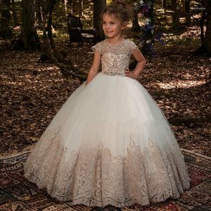 Mädchenkleider Luxusapplikationen Blume Prinzessin Spitze Ballkleid Mädchen Pageant Kleid für Hochzeit Knopf Heilige Erstkommunion