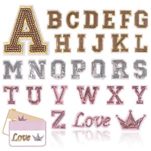 Uppfattningar 5.1 cm Letter Sequin Iron on Patch A to Z Alphabet Patches Applices Golden Crown Design Patch med Glitter Hotfix Sticker för klädhattskor