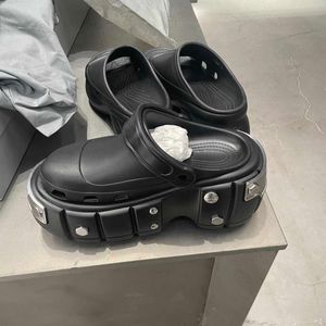 Moda Triple S Infradito Pantofole HardCroc Spiaggia Piscina Scivoli Sandali Sport Stile Punk Rivetto in gomma Scivolo Sandali in schiuma casual famose donne firmate