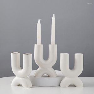 Titulares de vela European Rod Candlestick Cabeça dupla Ornamentos de cerâmica branca Casa El Table Decorative Creative Crafts