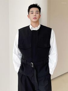 Męskie kamizelki męskie noszenie koreańskiej modnej kamizelki pasów męskich mężczyzn 2023 Autumn okrągły kołnierz Sinel Bedeveled Slevera z paskiem 2A0288