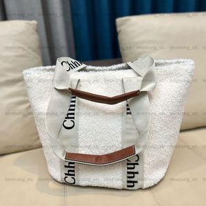 화이트 쇼핑백 겨울 테디 토트 여성 패션 Lambswool Crossbody 핸드백 디자이너 Woody Tote 용량 숄더 백 Fluffy Bumbag