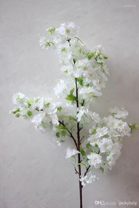 装飾的な花100 cmの長さの人工絹の花シミュレーションチェリーブロッサムベゴニアサクラの木の茎自宅の結婚式のパーティーの装飾