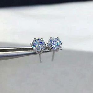 Saplama Küpe Umq Mükemmel D Renk 0.5 CT Moissanit 925 Gümüş Mükemmel Kesim Geçiş Pırlanta Testi Bir Çift Moisanites