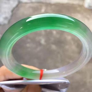 Bangle Top Jewelry Grade Natural Authentic Jadeite Banles Gatunki Szmaragdowy kolor Kobiet Pływający zielony zielony prezent bransoletki jadear