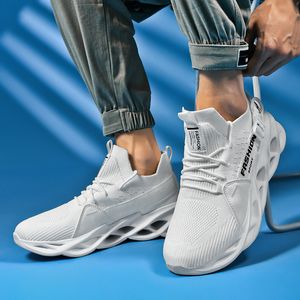 Calzature da escursionismo nel 2022 Un nuovo paio di scarpe sportive casual con superficie in rete leggera personalizzate di grandi dimensioni con un pedale 36-46