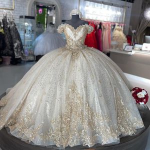 2023 Bling Quinceanera Dresses Ball Gown Off Shoulder Lace Appliques Crystal Beads Sequined Champagne Sweet 16 Vestido De 15 Anos Formal Party Prom Evening Gowns
