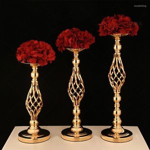 キャンドルホルダー10PCS/ロットメタルゴールドシルバーテーブルウェディングキャンディラブラの花の花瓶のためのキャンドルスティック