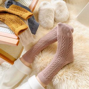 Calzini Calze New Winter Women Crew Socks 2021 Fashion Tinta unita Warm Thick Long Calze di lana Donna Casual stile coreano a righe traspirante T221102