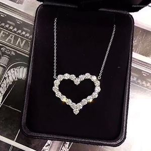 Colares pendentes Moda Mulher Mulheres Tibetano Prata Big Love Colar Heart With Zircon Diamond Clavicle Chain Jewelry Engagement Gift