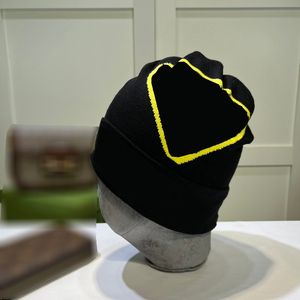 2022 Дизайнерские шапочки для Man Fashion Street Hats Роскошные шерстяные буквы треугольники шаблон шапочки женщины повседневная вязаная шляпа кепку купола куполо