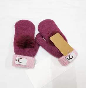 Luvas de designer de moda Lacunas de cashmere com bolas de pele fofas para esportes ao ar livre luvas de inverno quentes