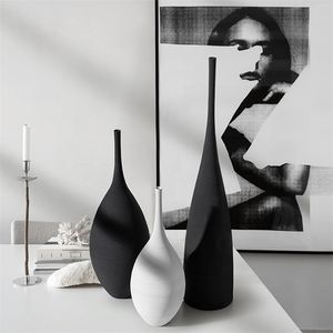 Vasi in ceramica in bianco e nero Semplice design creativo Fatto a mano Decorazione artistica Soggiorno Modello Home Decore 221108