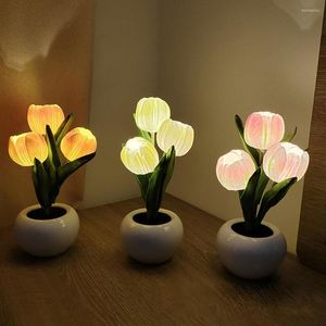 Bordslampor LED Tulip Night Light Simulation Flower Lamp Home Decoration Atmosphere Romantic Potted Gift for Office/Room/Bar/Cafe