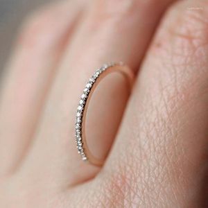 Eheringe Minimalistischer Verlobungsring für Frauen Schlanker dünner zierlicher Ring Kristall Micro Pave Zirkonia Schmuck Mädchen R133