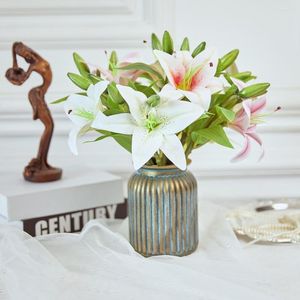 Dekorative Blumen Simulation Lilie Blume Einhand Feelfilm gefälschter kleiner frischer Tischweichdekorationsstrauß