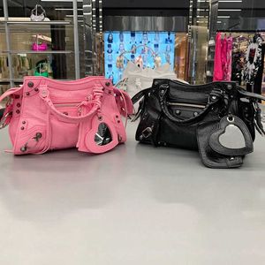 Borsa da donna di lusso firmata Moda Rivetto Motocicletta Borsa in pelle da donna con personalità tre in una strada Vendita diretta in fabbrica a un prezzo basso