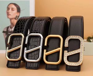 Erkekler Tasarımcı Kemeri Klasik Retro Mektup Buckle v Business Casual Kemer Moda Kadınlar Gerçek Deri Kemer