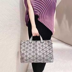 BAO DESIGNO ISSEYSS Tote Miyake Bag giapponese Miyakes Nuovo secchio di vino GEOMETRIC GINGGE SCOLA SOLO SCOLA Diagonale Ladys Life Hand Z7R4