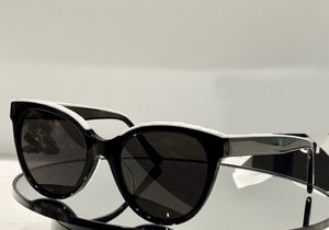 نظارة شمسية على شكل فراشة للنساء - عدسات بيج - أسود / رمادي - Cat Eye Sunnies UV400 - Protection Eyewear with Box