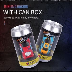 ElectricRC Car 2.4G Multiplayer 164 Mini RC Racing App Control USB Ladda Många vän Spela tillsammans avlägsna racer cola kan leksaker fordon 221109