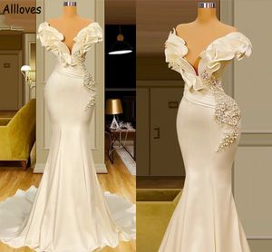 Dubai Saudi Arabia Pearls Mermaid Wedding Dresses Sexy Off the Shoulder Elegant Ivory Satin Ruffles Bridal klänningar Vintage Boho Country Bride Reception Robes CL1401