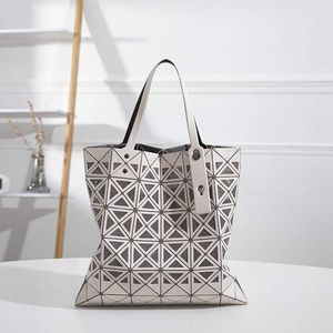 Bao Designer Isseyss Tote Miyake Bag Nowy proste i wszechstronne składane torba na ramię Mat szczotkowane puste torebkę rombowe geometryczne kobiety