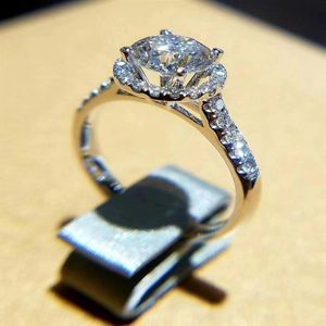 9K 14K 18K Gold 1 CT Four-Claw Crown Gorgeous Group Sätt Moissanite Diamond Ring Handgjorda Custom Queen Ring med ett certifikat262Z