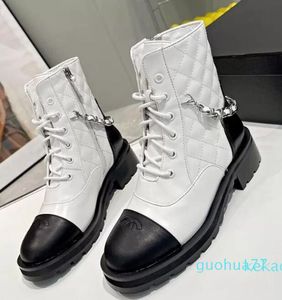 Дизайнер -Womens Boots Bulty Kinky Keel Knight с металлической цепью молнии Зимний дизайнер белые круглые пальцы Rainboots Fashion Slapper