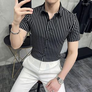 Camicie eleganti da uomo 2022 Camicia casual slim fit coreana a righe verticali da uomo estiva Camicetta da festa sociale streetwear formale 4XL-M