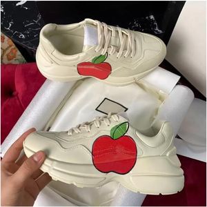 Rhyton Beige Men Trainers Shoes Fintage Luxury chaussures Red Apple Mouth and National Flag Old Dad Ladies Shoe Women Sheereer Size 35-45NO319