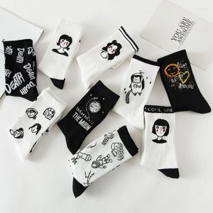 Mulheres Socks 2022 Black and White Sports Algodão Cutelo de inverno Cartoon criativo Novelty Ilustração Long Tube